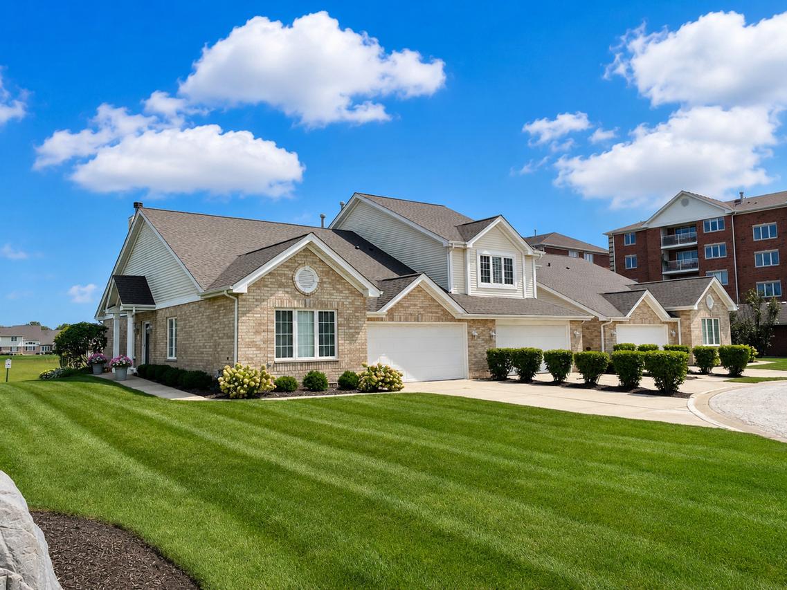 11417 Foxwoods Ct., Oak Lawn, IL 60453