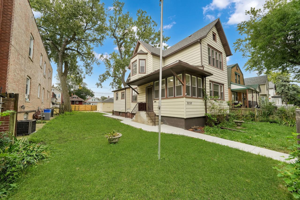 3237 W 64th Pl., Chicago, IL 60629