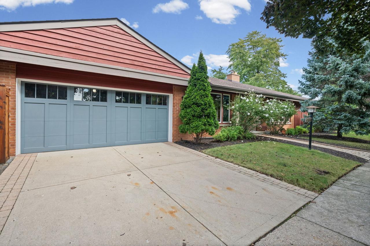 9400 Kilbourn Ave., Skokie, IL 60076