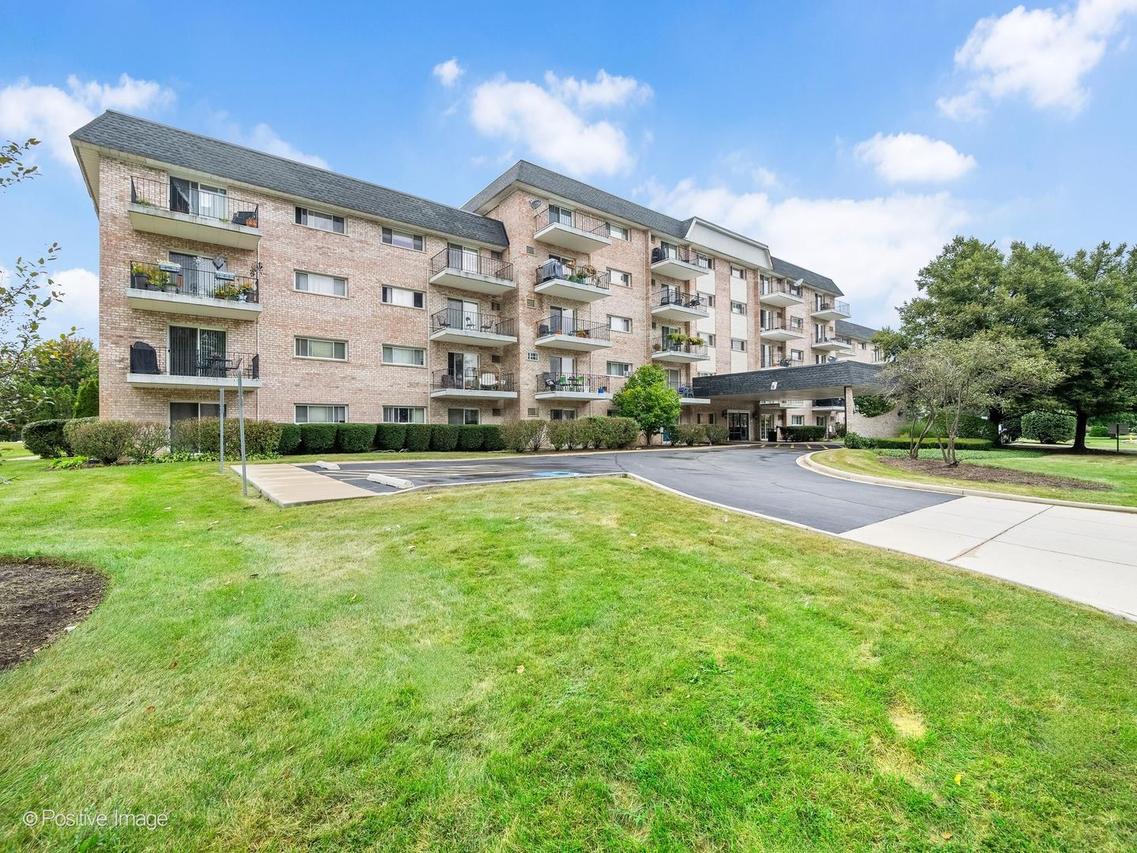 1000 S Lorraine Rd. #104, Wheaton, IL 60189