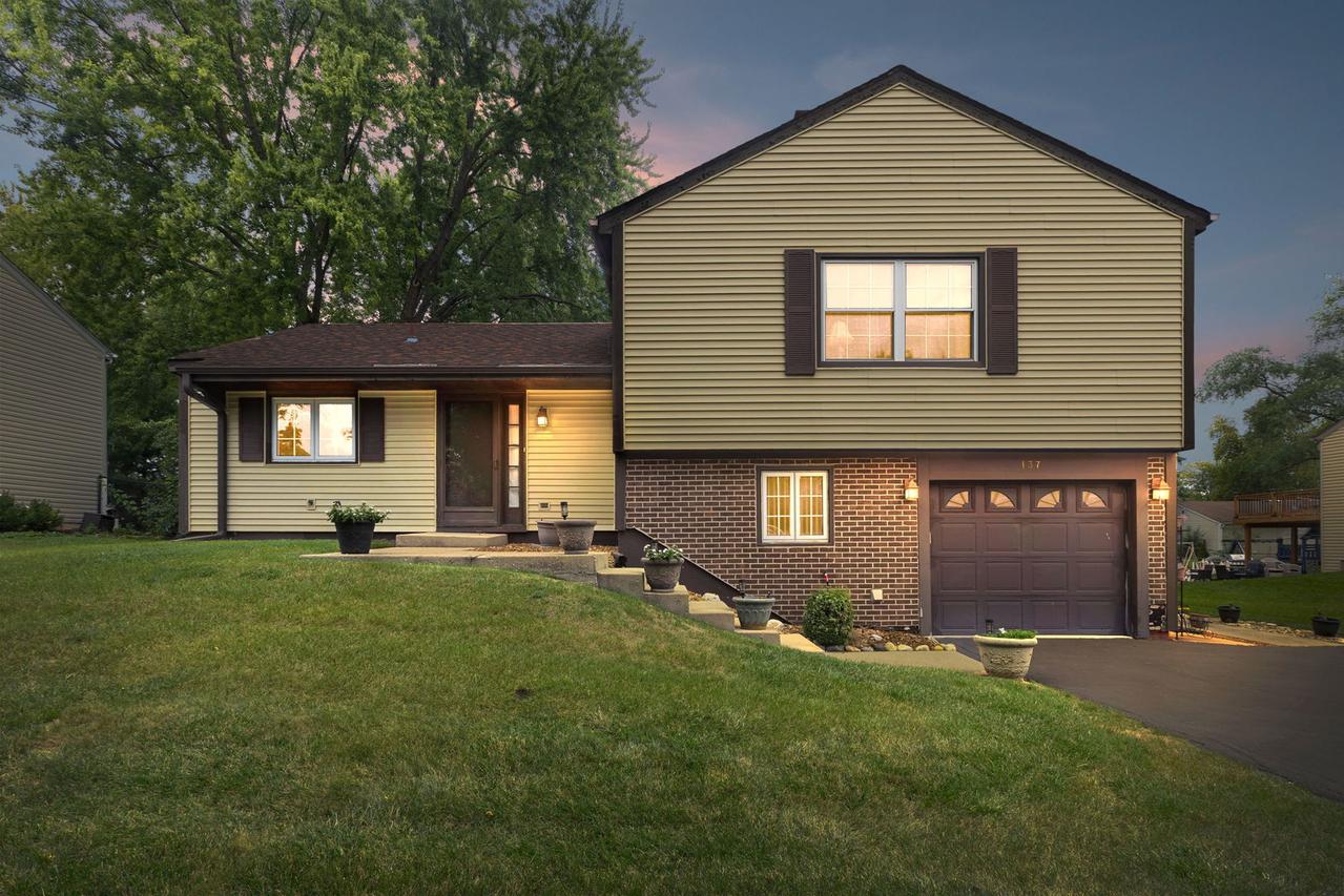137 Sherman Ct., Bartlett, IL 60103