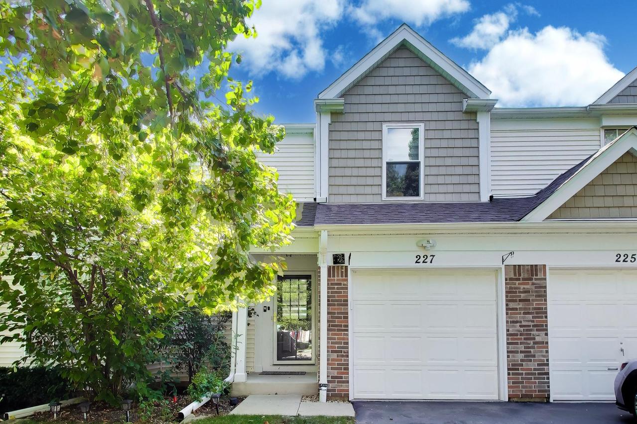 227 E Shag Bark Ln., Streamwood, IL 60107