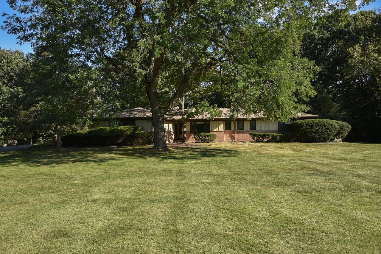 105 Lomond Dr., Inverness, IL 60067