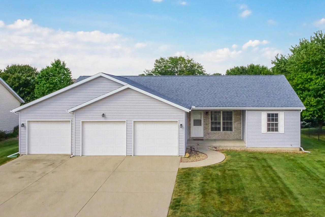 209 Pheasant Ln., Hudson, IL 61748