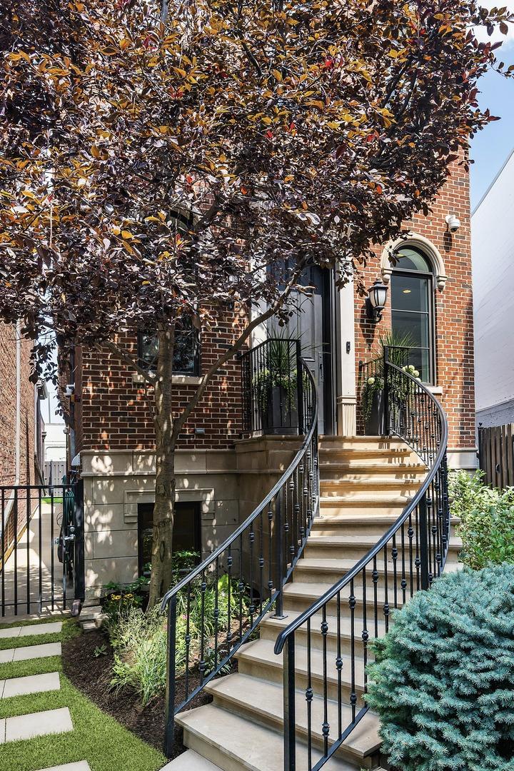 1630 W Surf St., Chicago, IL 60657