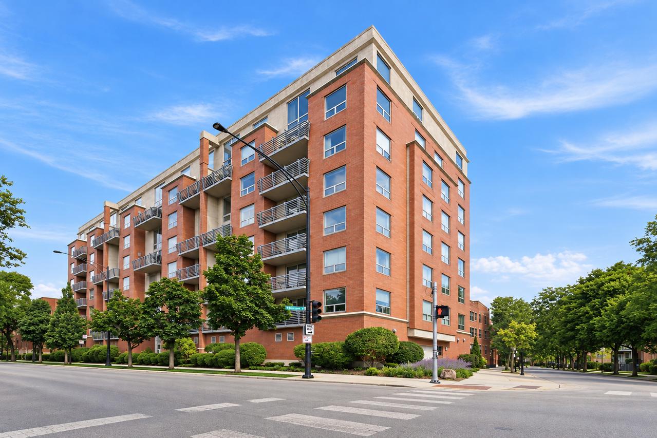 1100 W Montrose Ave. #502, Chicago, IL 60613