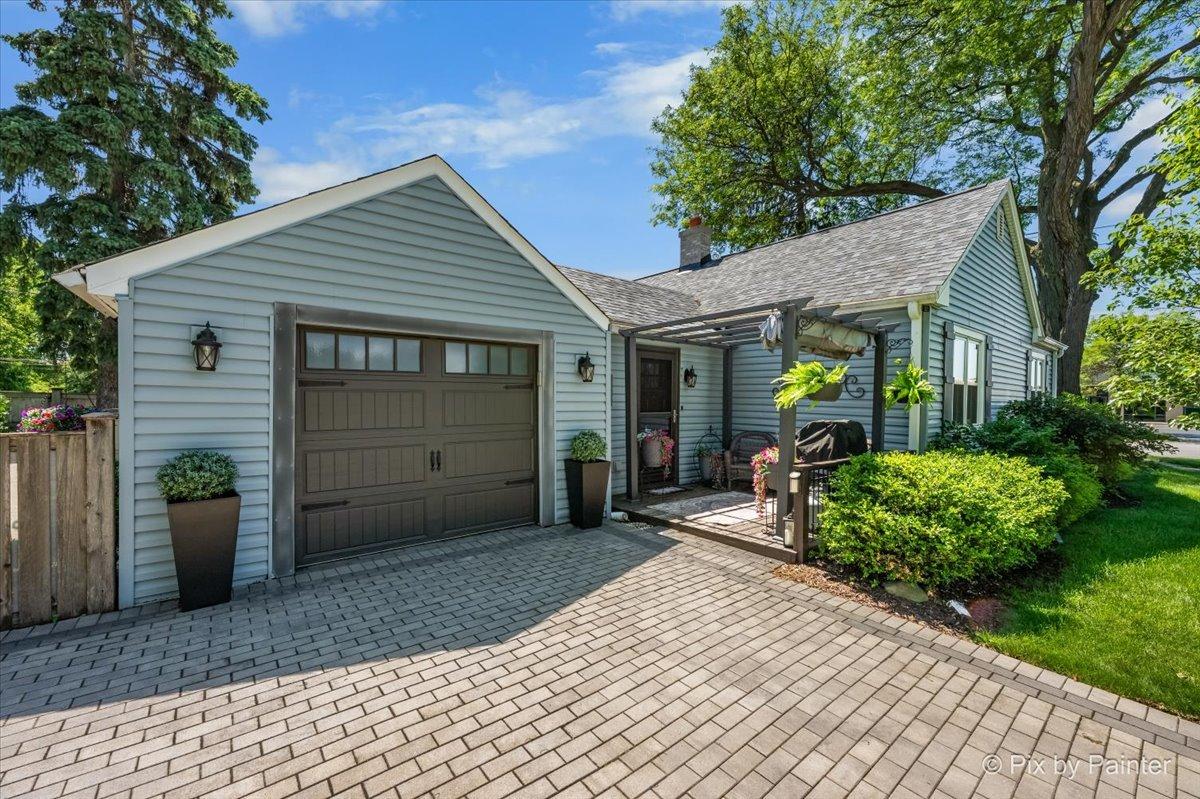 72 W Irving Park Rd., Roselle, IL 60172