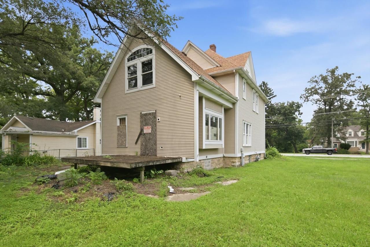 20 E Main St., Glenwood, IL 60425