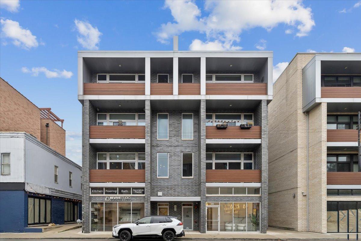 2837 N Halsted St. #2N, Chicago, IL 60657