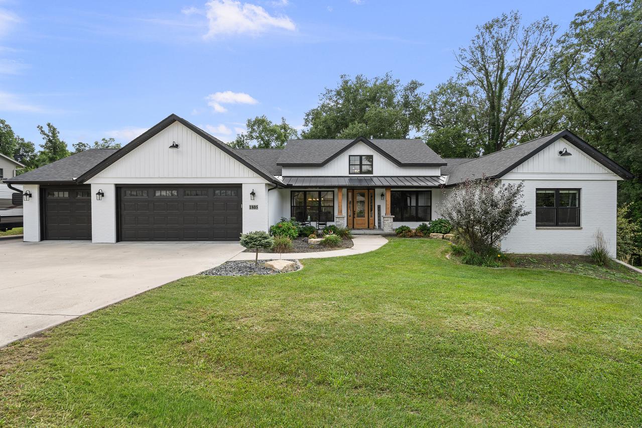 1805 Ridgefield Dr., Port Byron, IL 61275