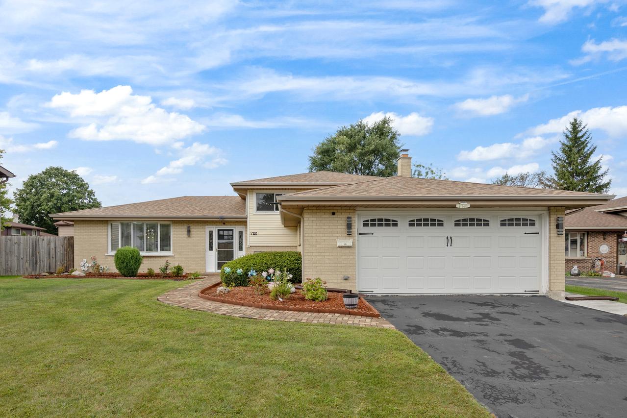1210 N Keebie Ct., Addison, IL 60101