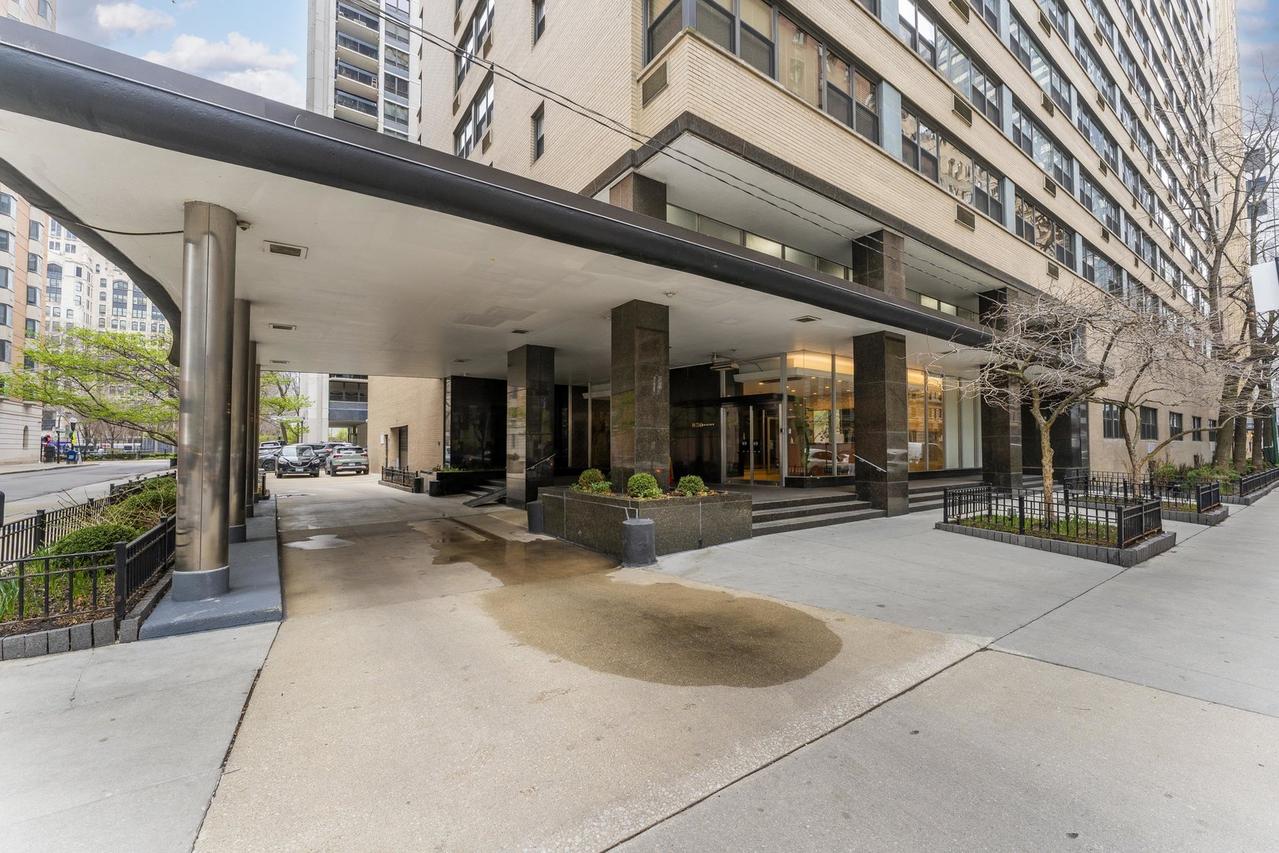 850 N Dewitt Pl. #13E, Chicago, IL 60611