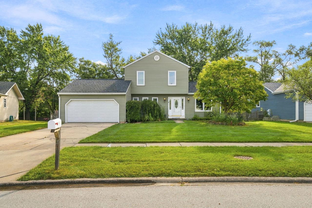3S171 Lakeview Ct., Warrenville, IL 60555