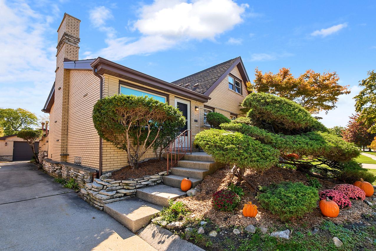10621 Laramie Ave., Oak Lawn, IL 60453