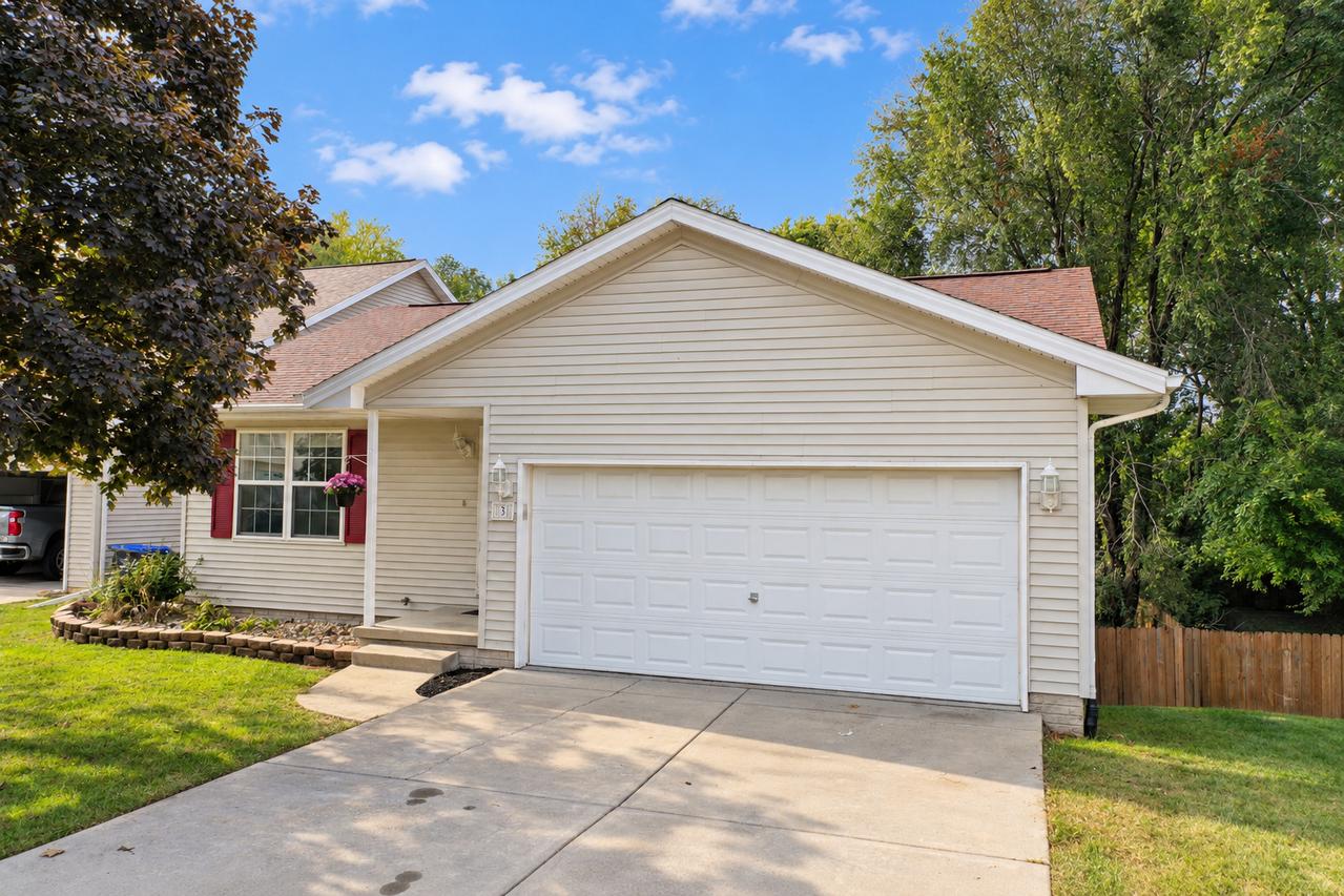 3 Nicole Ct., Bloomington, IL 61701