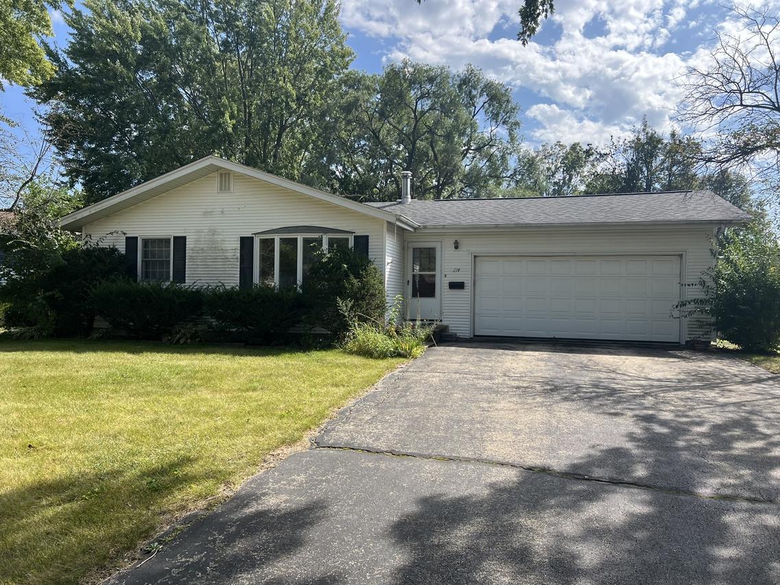 214 April Ln., North Aurora, IL 60542
