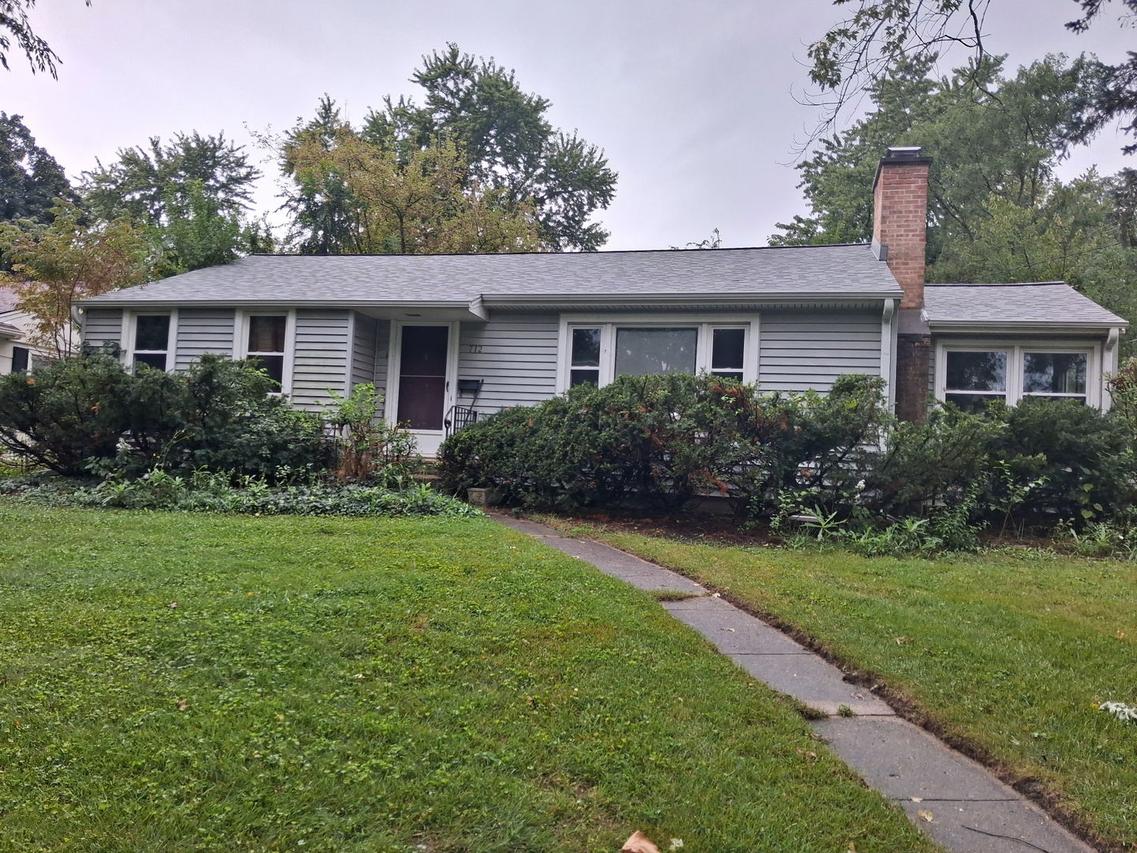 712 Prairie Ave., Barrington, IL 60010