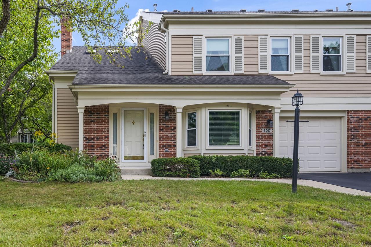 2017 N Charter Point Dr., Arlington Heights, IL 60004