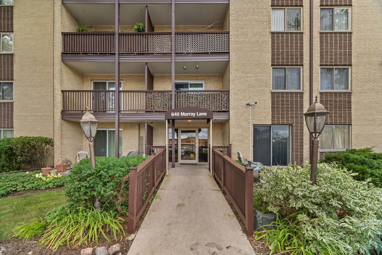 640 Murray Ln. #312, Des Plaines, IL 60016