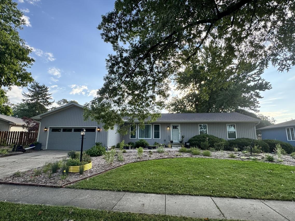 2204 Plymouth Dr., Champaign, IL 61821