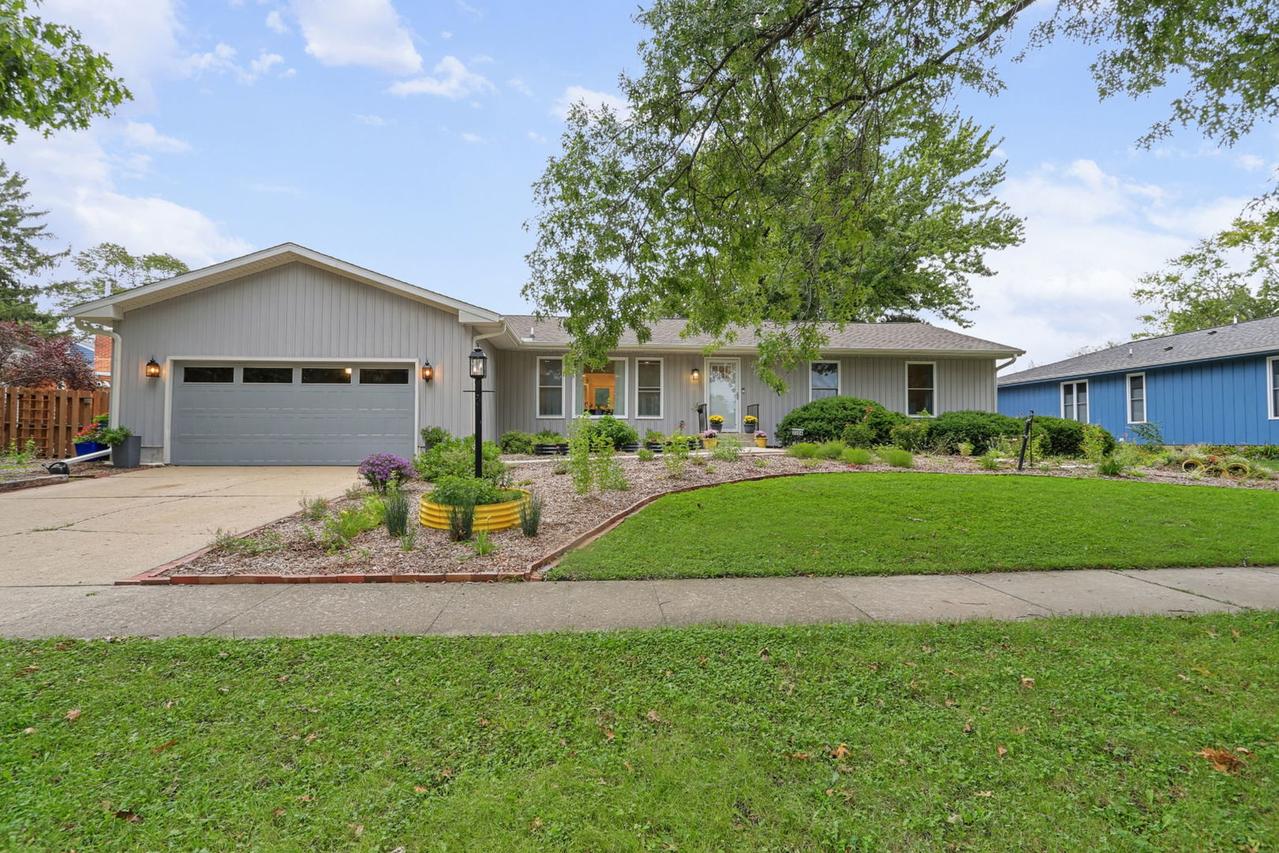 2204 Plymouth Dr., Champaign, IL 61821
