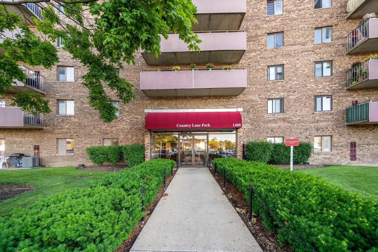1460 Fairlane Dr. #312, Schaumburg, IL 60193