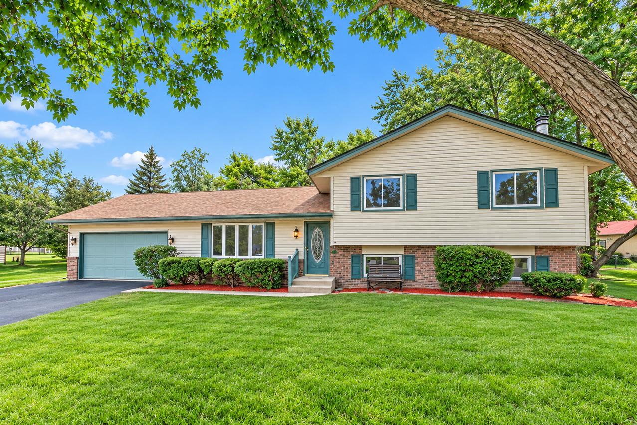 7488 Gnarl Tree Ct., Cherry Valley, IL 61016