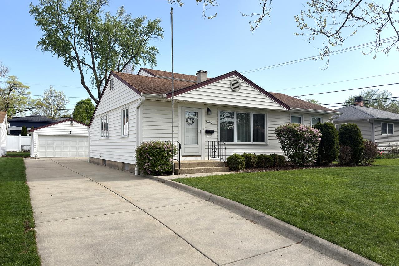 3000 Starling Ln., Rolling Meadows, IL 60008
