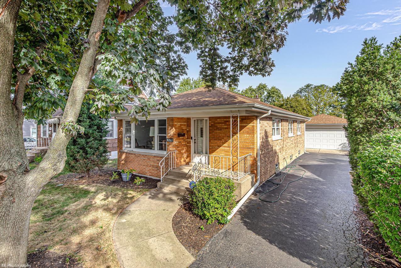 5262 Alexander Pl., Oak Lawn, IL 60453
