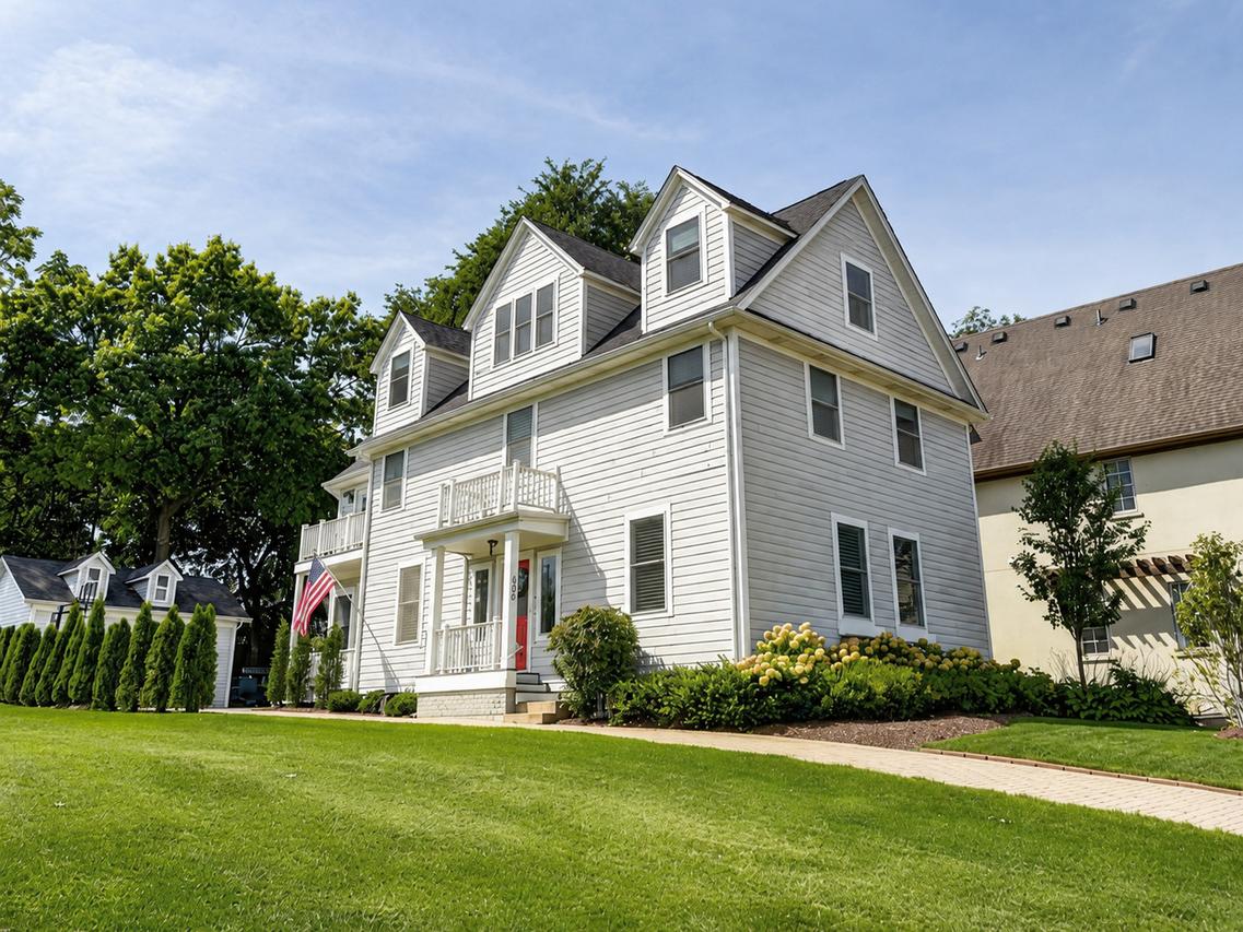 303 Park Ave., Clarendon Hills, IL 60514