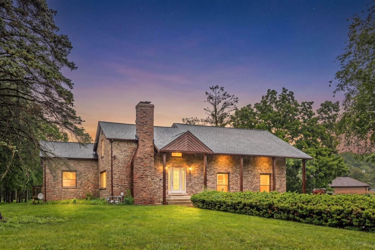 2330 Coach Rd., Long Grove, IL 60047