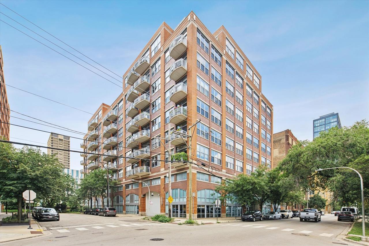 933 W Van Buren St. #801, Chicago, IL 60607