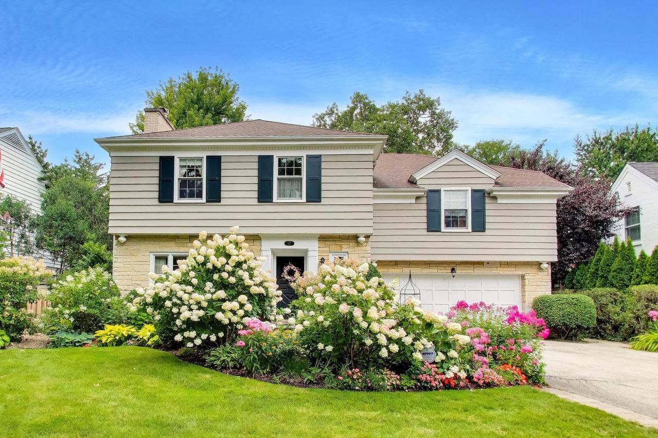 917 Romona Rd., Wilmette, IL 60091