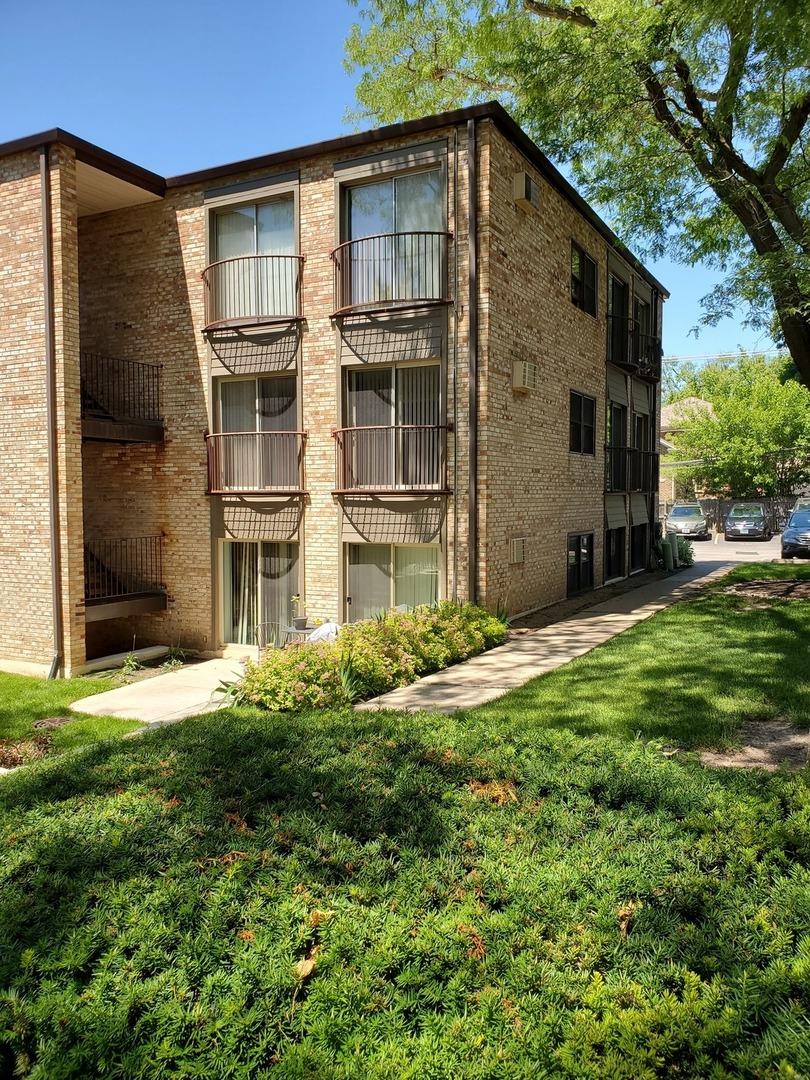 1940 Cherry Ln. #213, Northbrook, IL 60062