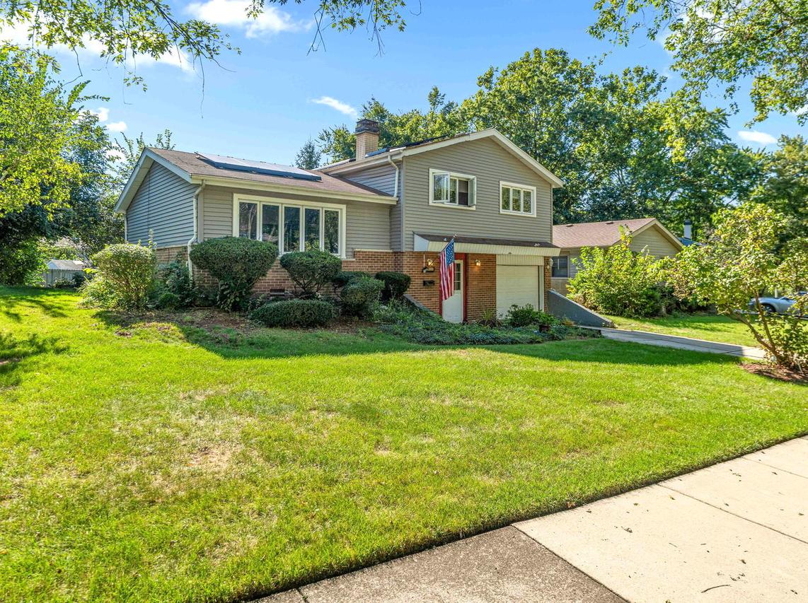 9137 W 91st Pl., Hickory Hills, IL 60457