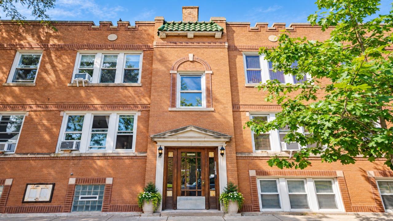 3524 N Lawndale Ave. #1G, Chicago, IL 60618