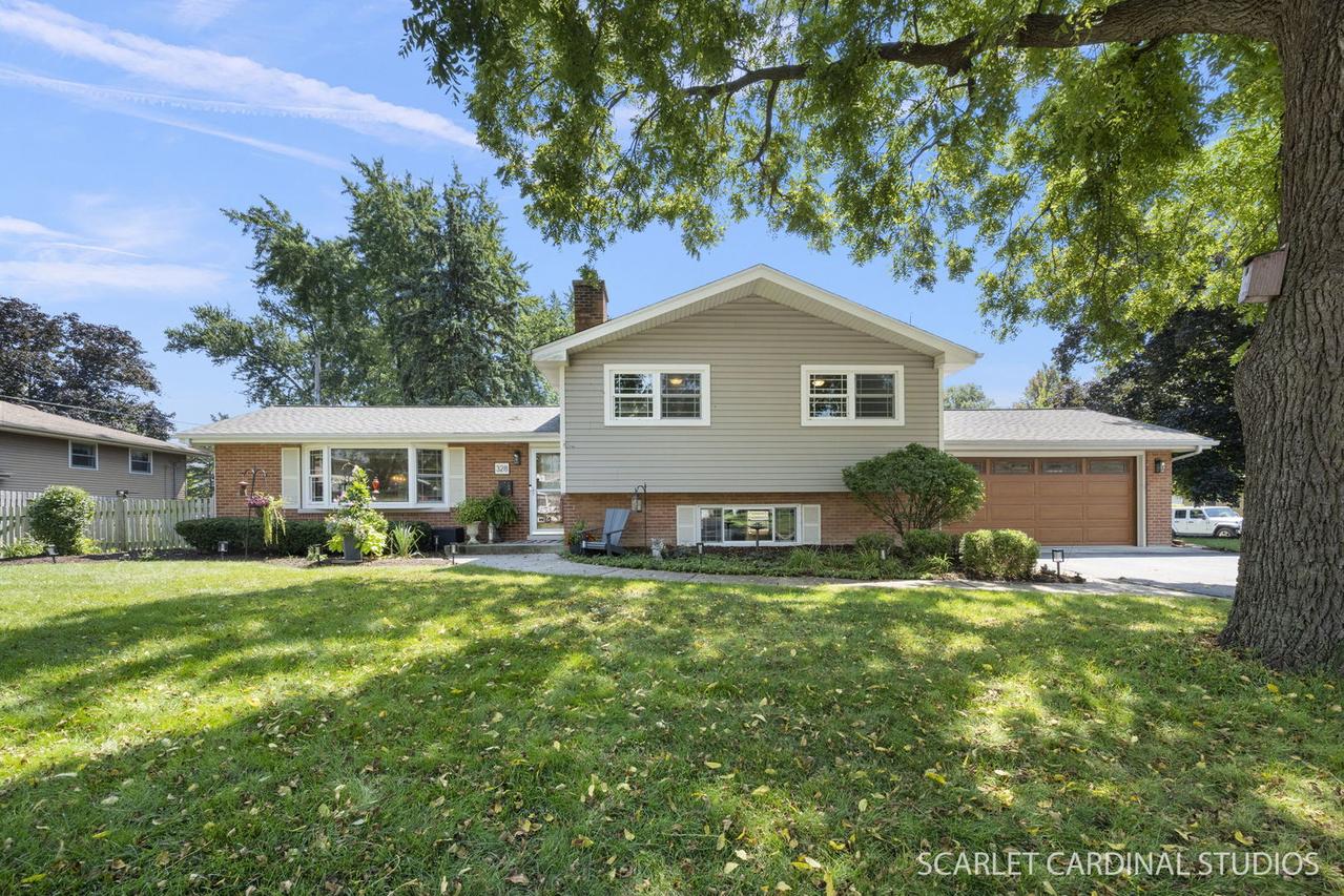 328 Spruce Dr., Naperville, IL 60540