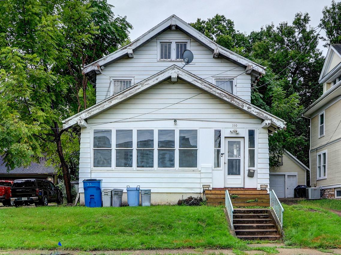 310 W 5th St., Dixon, IL 61021