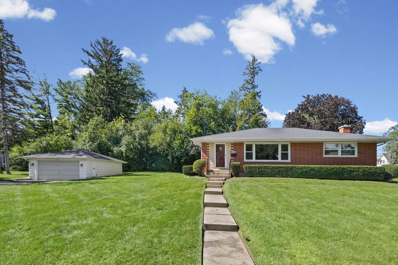 1010 Laursen Ct., Antioch, IL 60002
