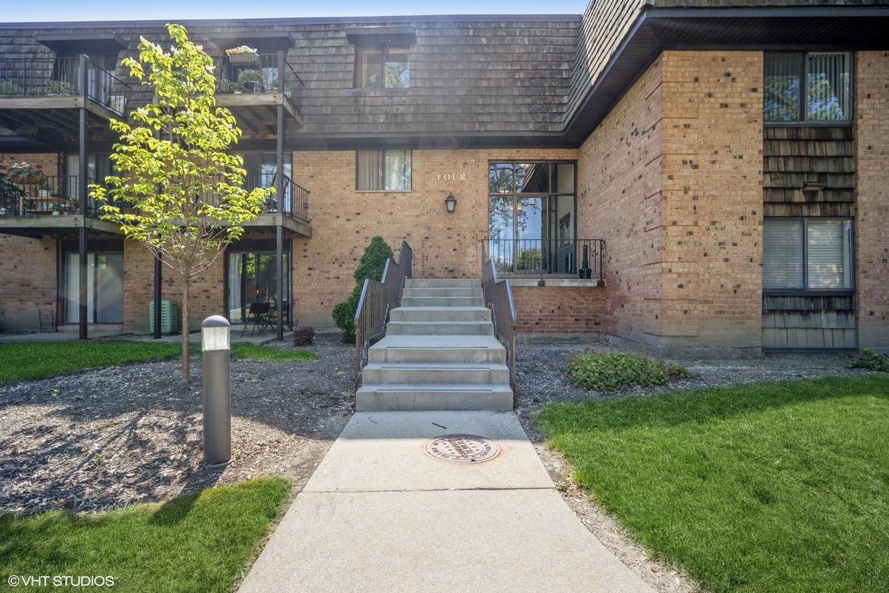 4 Oak Creek Dr. #1504, Buffalo Grove, IL 60089