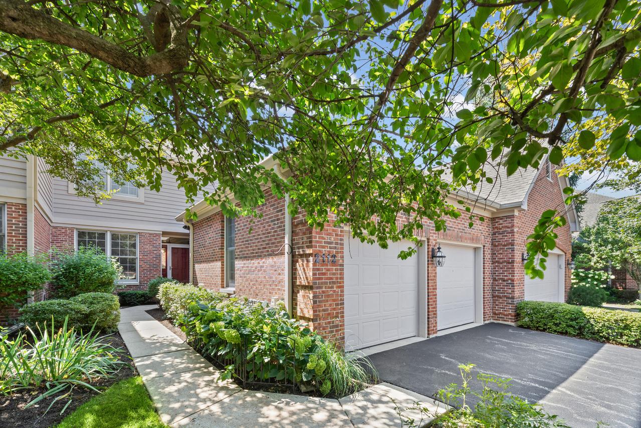 2112 Warrington Ct., Glenview, IL 60026