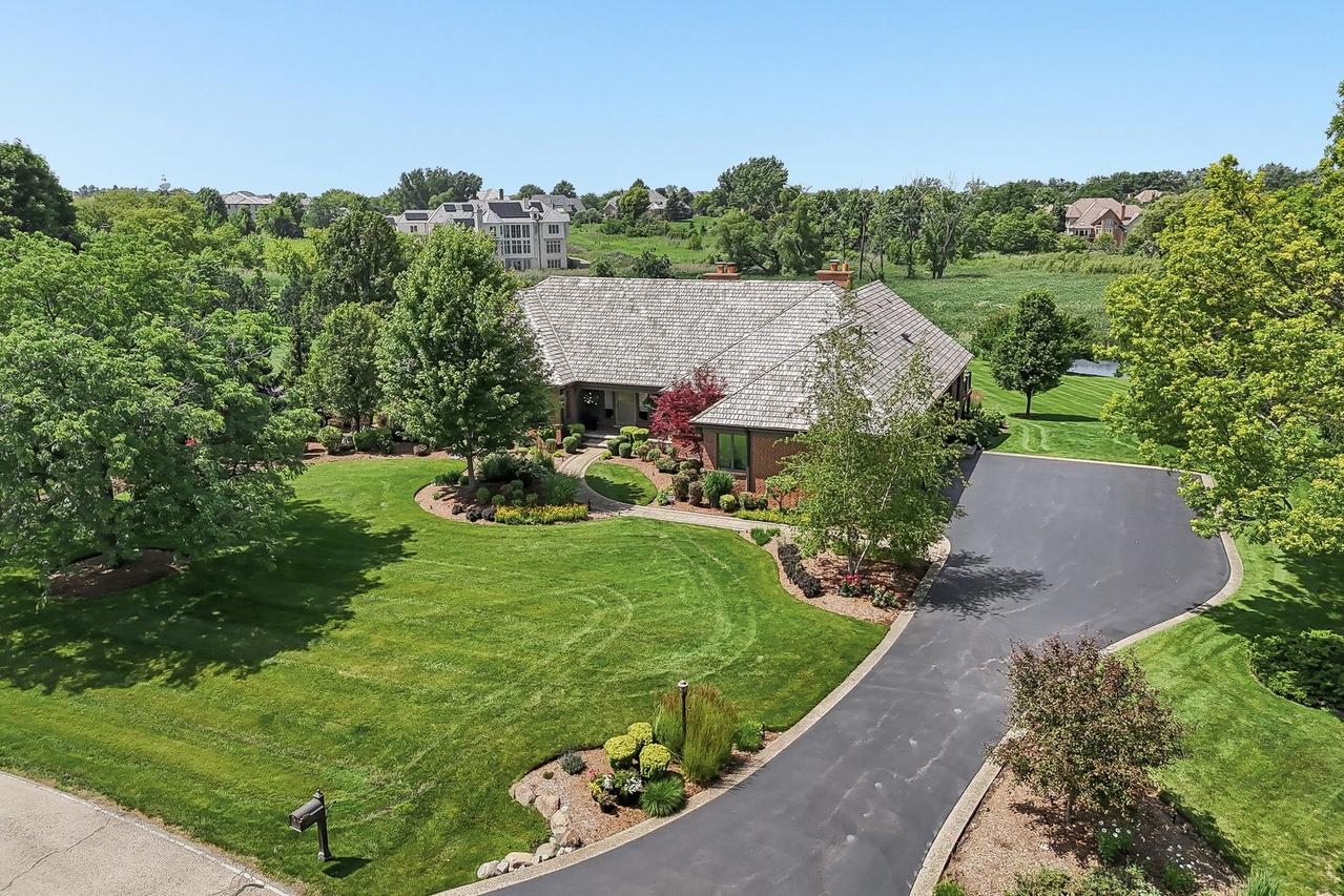 1960 Abbotsford Dr., Inverness, IL 60010