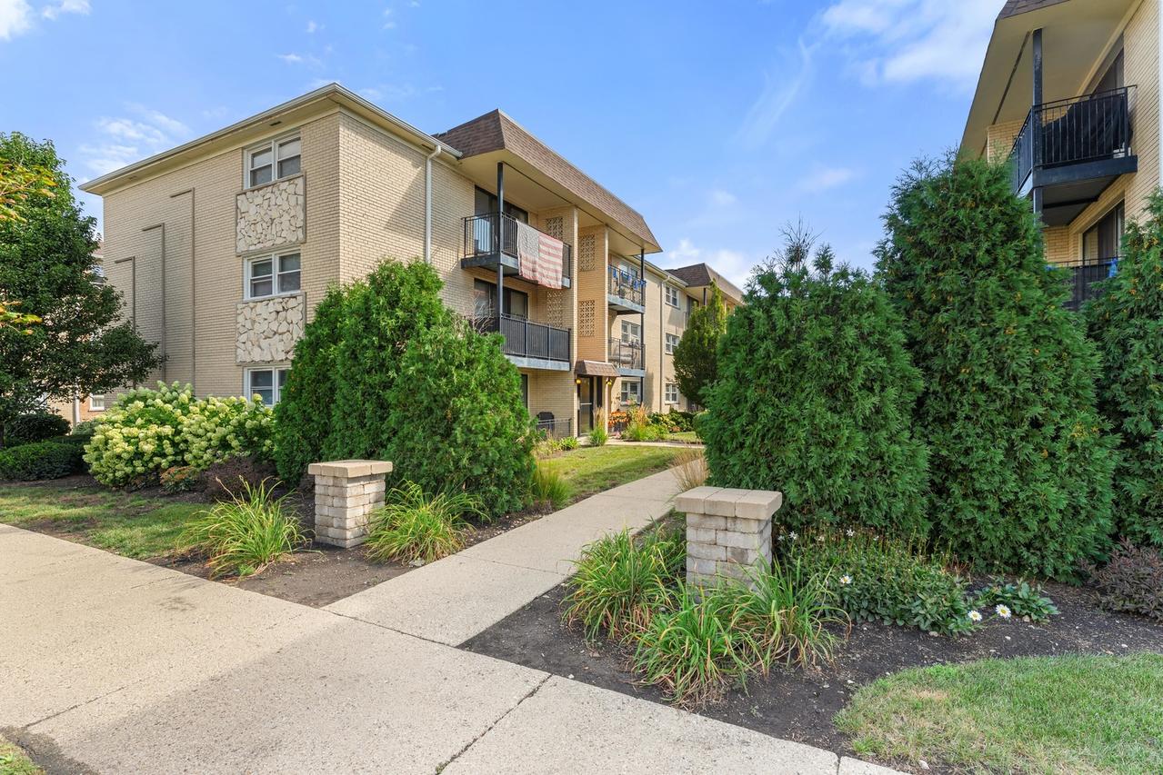 6553 N Harlem Ave. #1W, Chicago, IL 60631