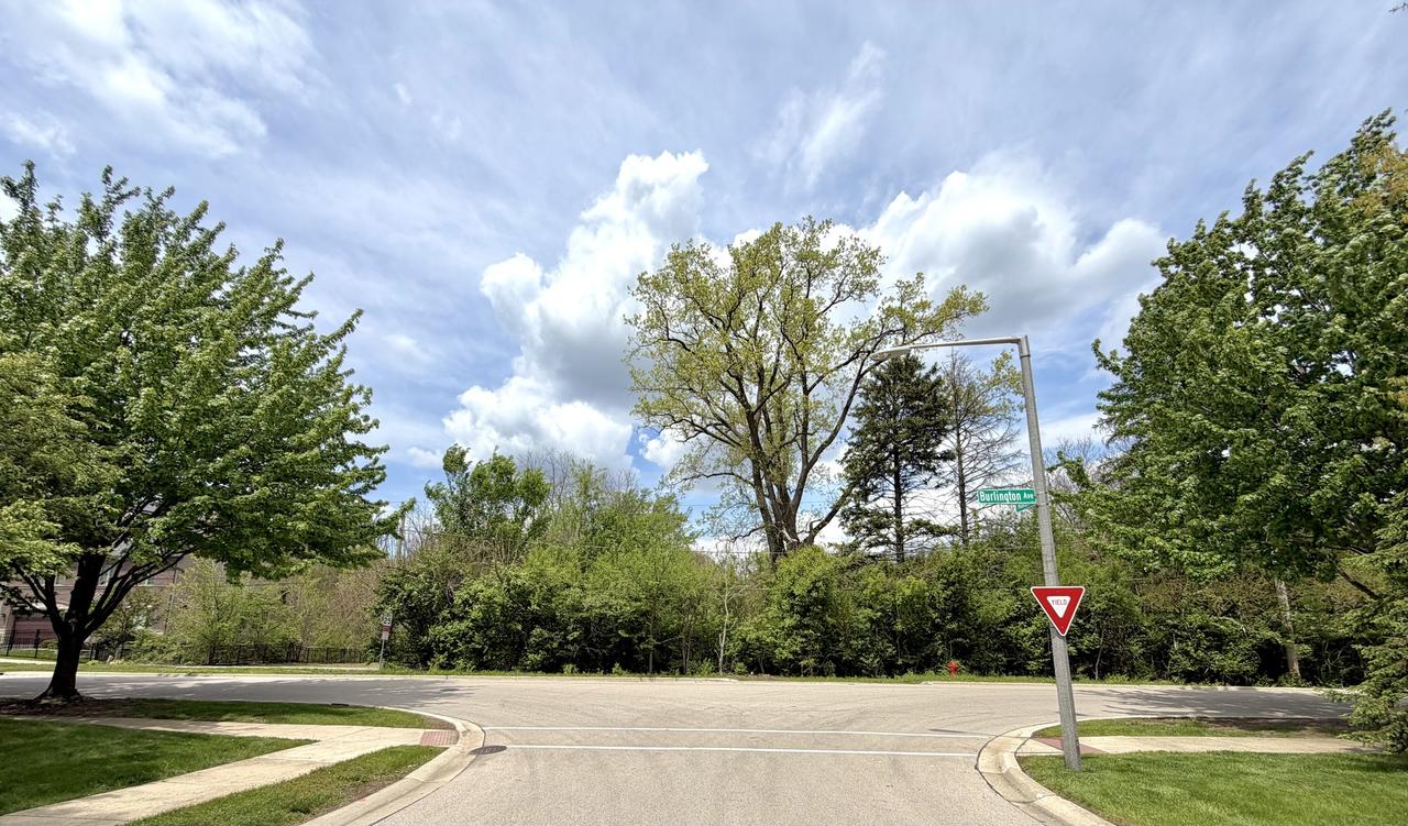 24w554 Burlington Ave., Naperville, IL 60563