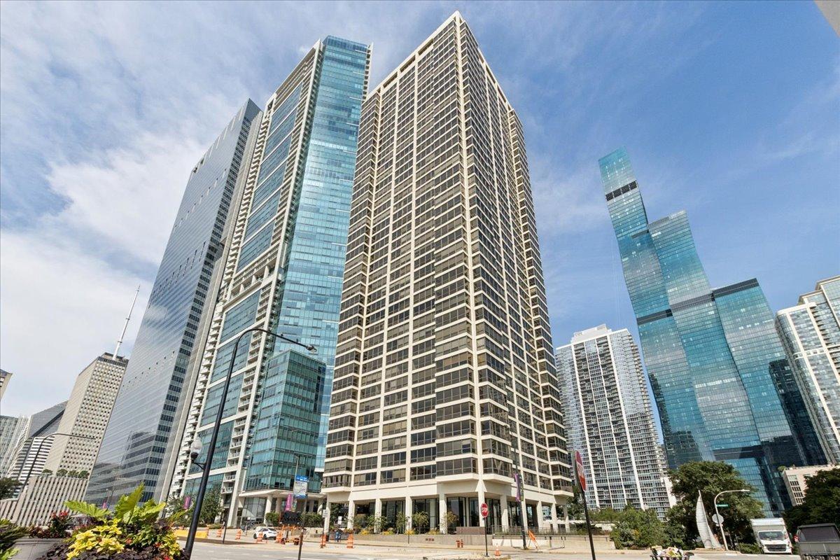 360 E Randolph St. #3205, Chicago, IL 60601