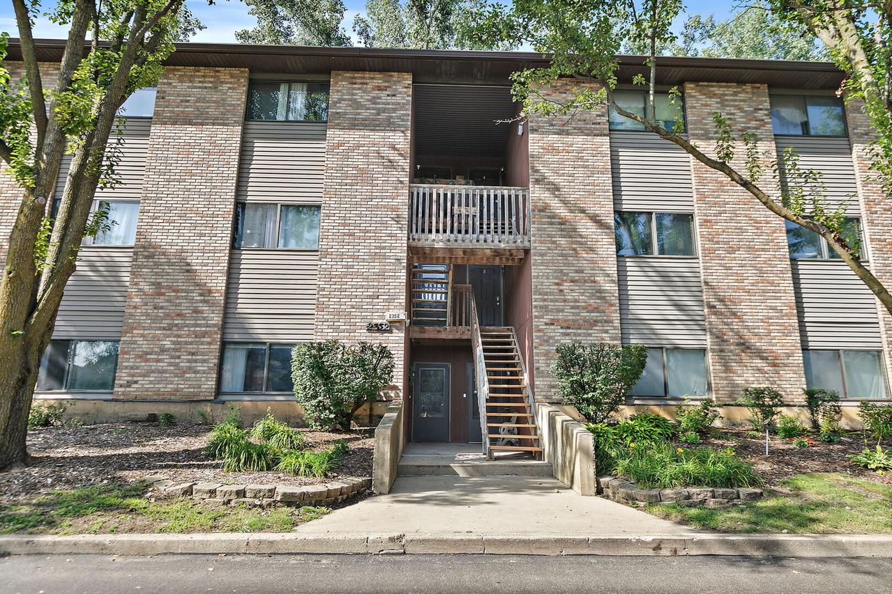 2352 South St. #D, Elgin, IL 60123
