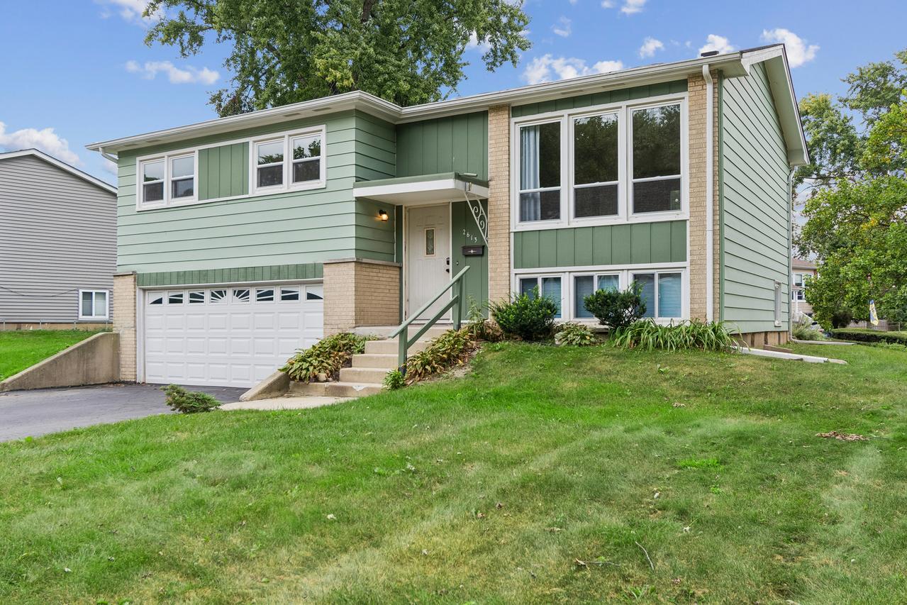 2613 Willow Ave., Woodridge, IL 60517