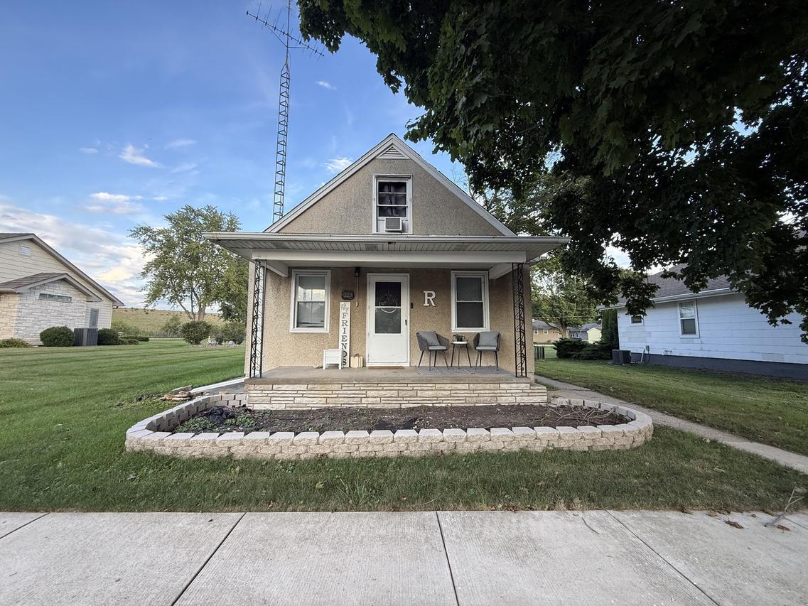 223 N Peru Ave., Ladd, IL 61329