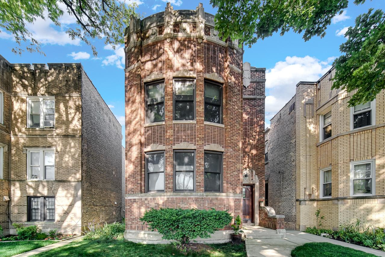 6730 N Rockwell St., Chicago, IL 60645