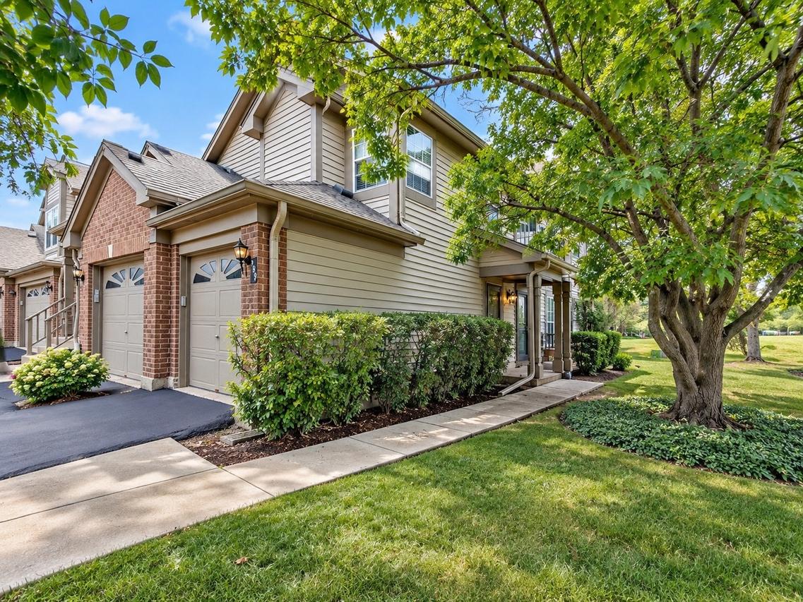 199 Old Oak Ct., Buffalo Grove, IL 60089